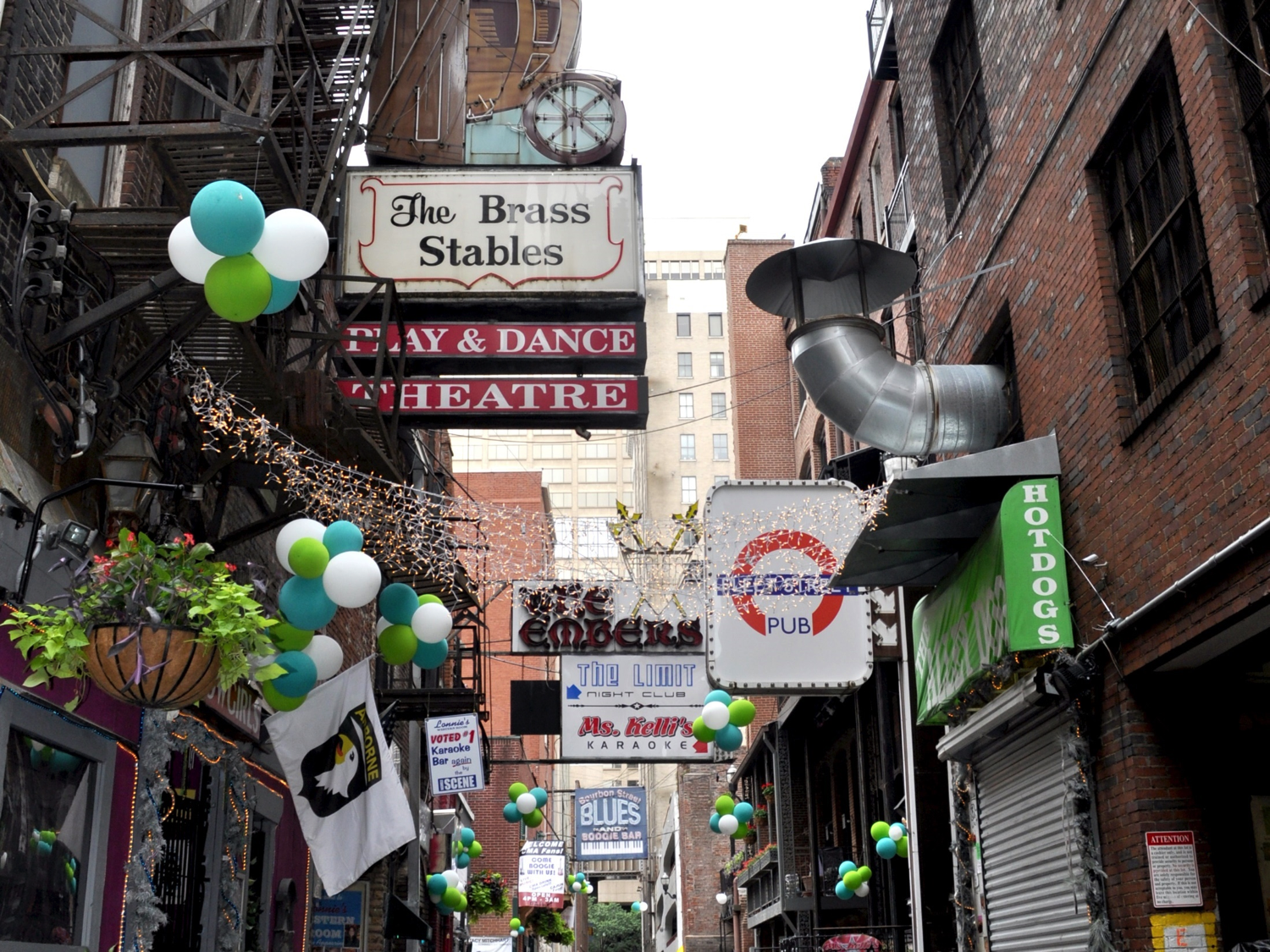 Printers Alley Itself by Chris Connelly via Flickr (CC BY 2.0)